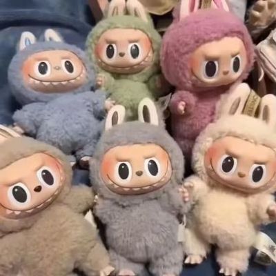 Αρχικά αυθεντικά Popmart Labubu Τέρατα συναρπαστικά Μακαρόν καθίσμα τυφλό κουτί σχήμα Plush κούκλα χαριτωμένα παιχνίδια μυστηριώδη κουτιά